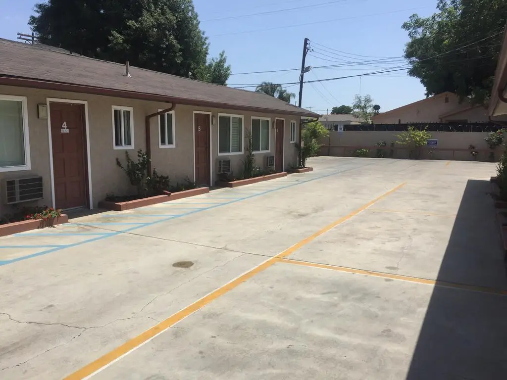 One Ten Motel 4