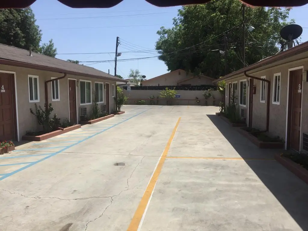 One Ten Motel 6